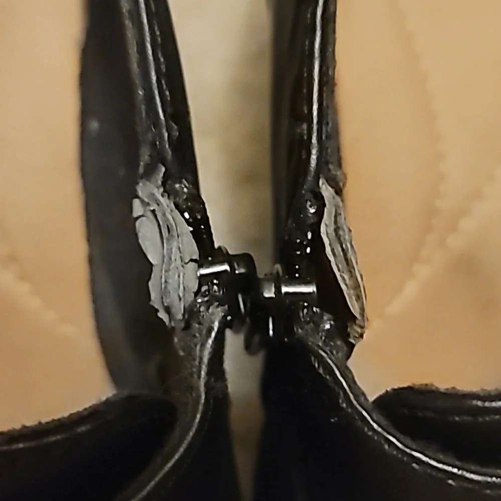 Clarks Black Heel Booties Size 8M - Picture 7 of 8